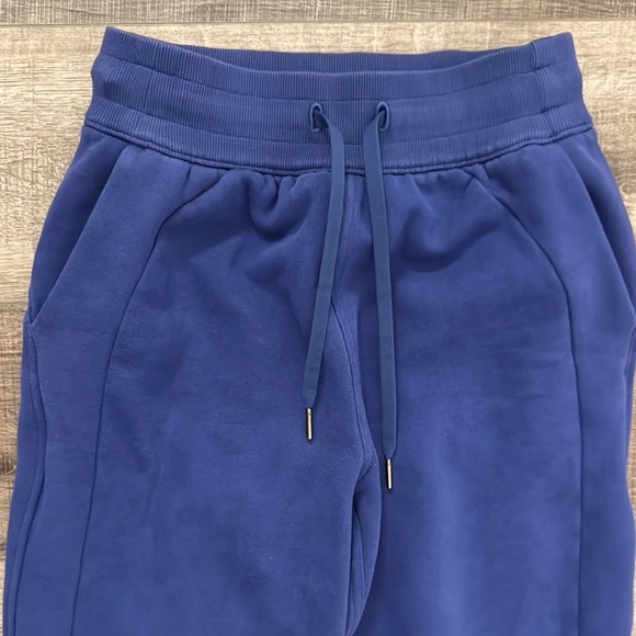 82. EUC- Lululemon Scuba High-Rise Relaxed Jogger - Picture 5 of 9